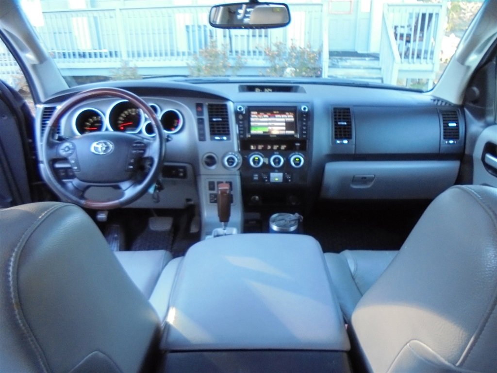 Used 2012 Toyota Sequoia Platinum image 38