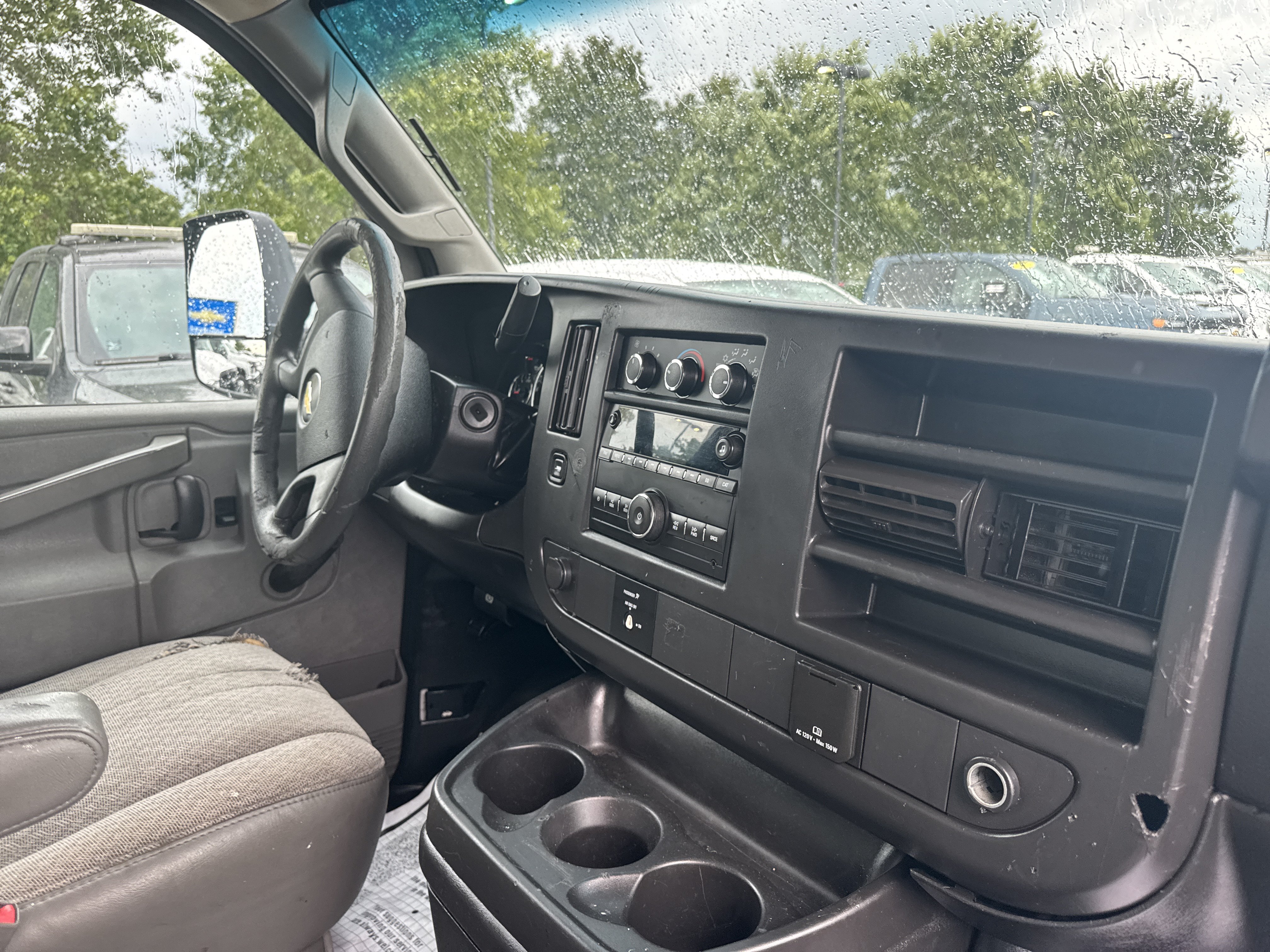 Used 2017 Chevrolet Express 3500 Extended RWD image 9
