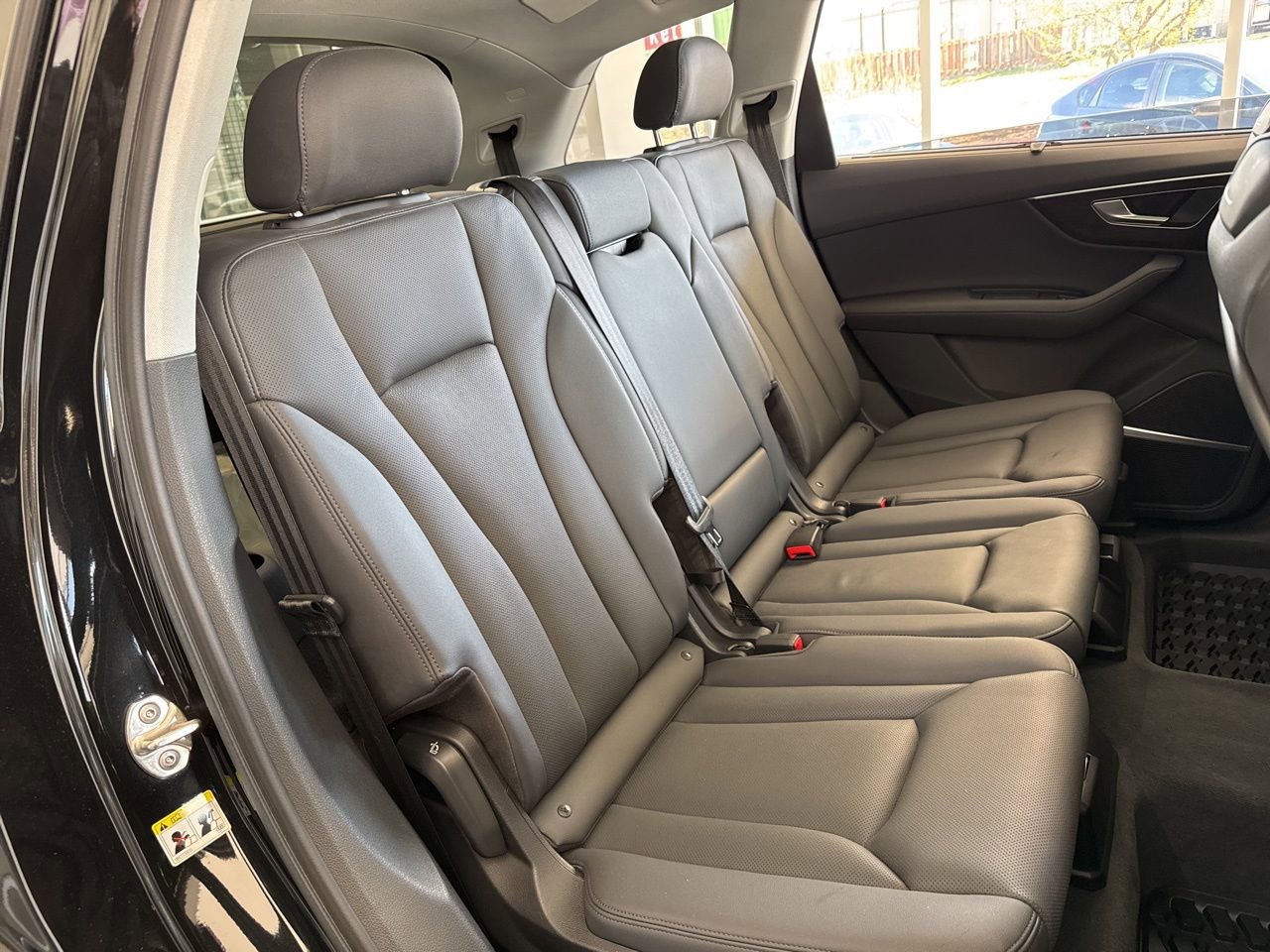 Used 2022 Audi Q7 3.0T Prestige image 46