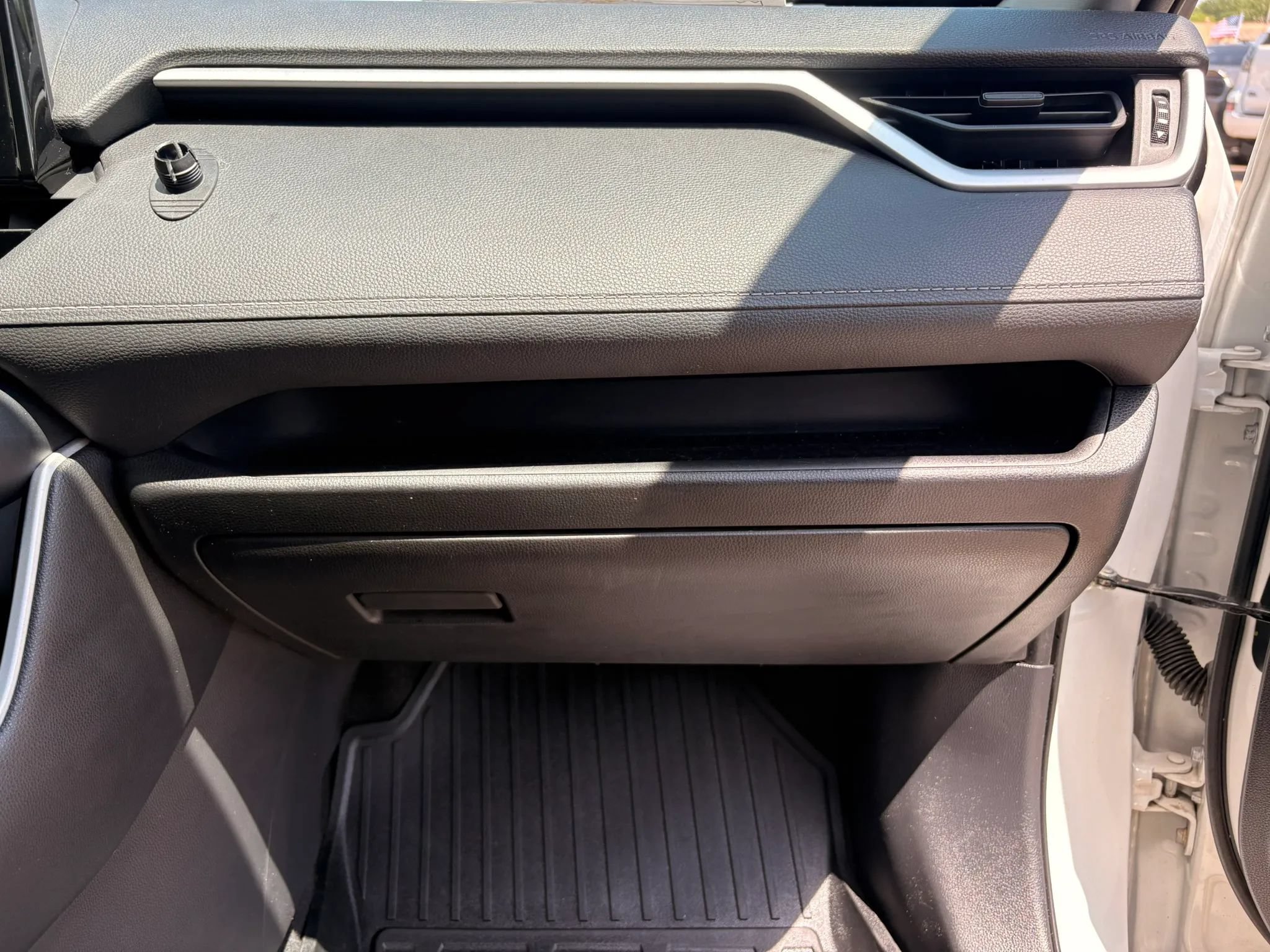 Used 2021 Toyota RAV4 XLE AWD/4WD image 20