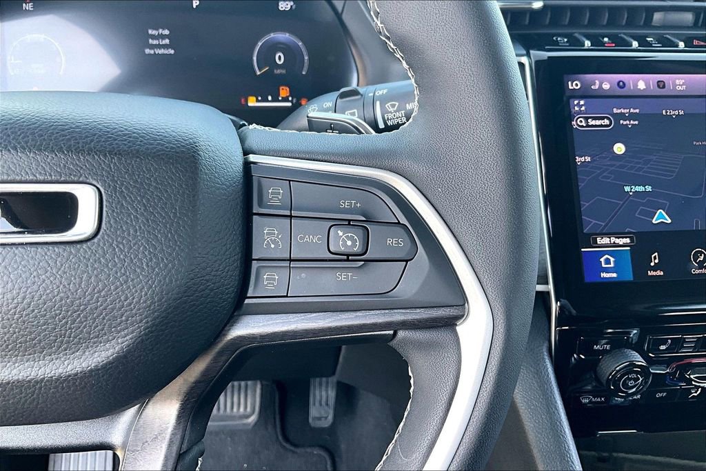 Used 2023 Jeep Grand Cherokee Limited image 19