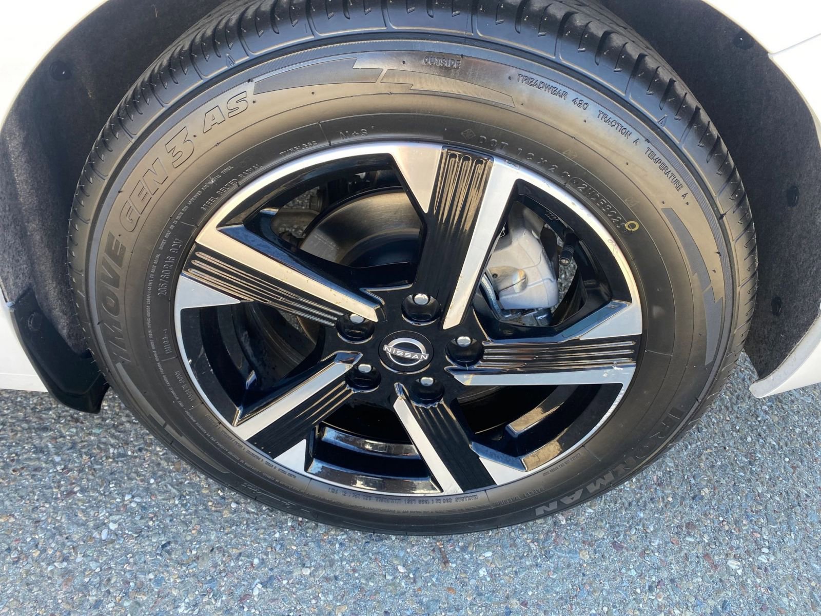 Used 2025 Nissan Sentra SV image 30