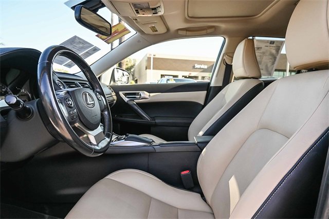 Used 2017 Lexus CT 200h w/ Navigation System Package image 14