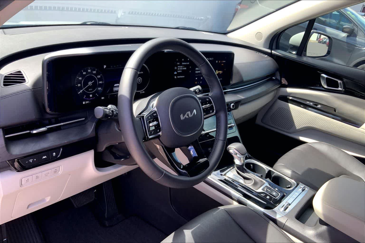 Used 2024 Kia Carnival SX FWD image 2