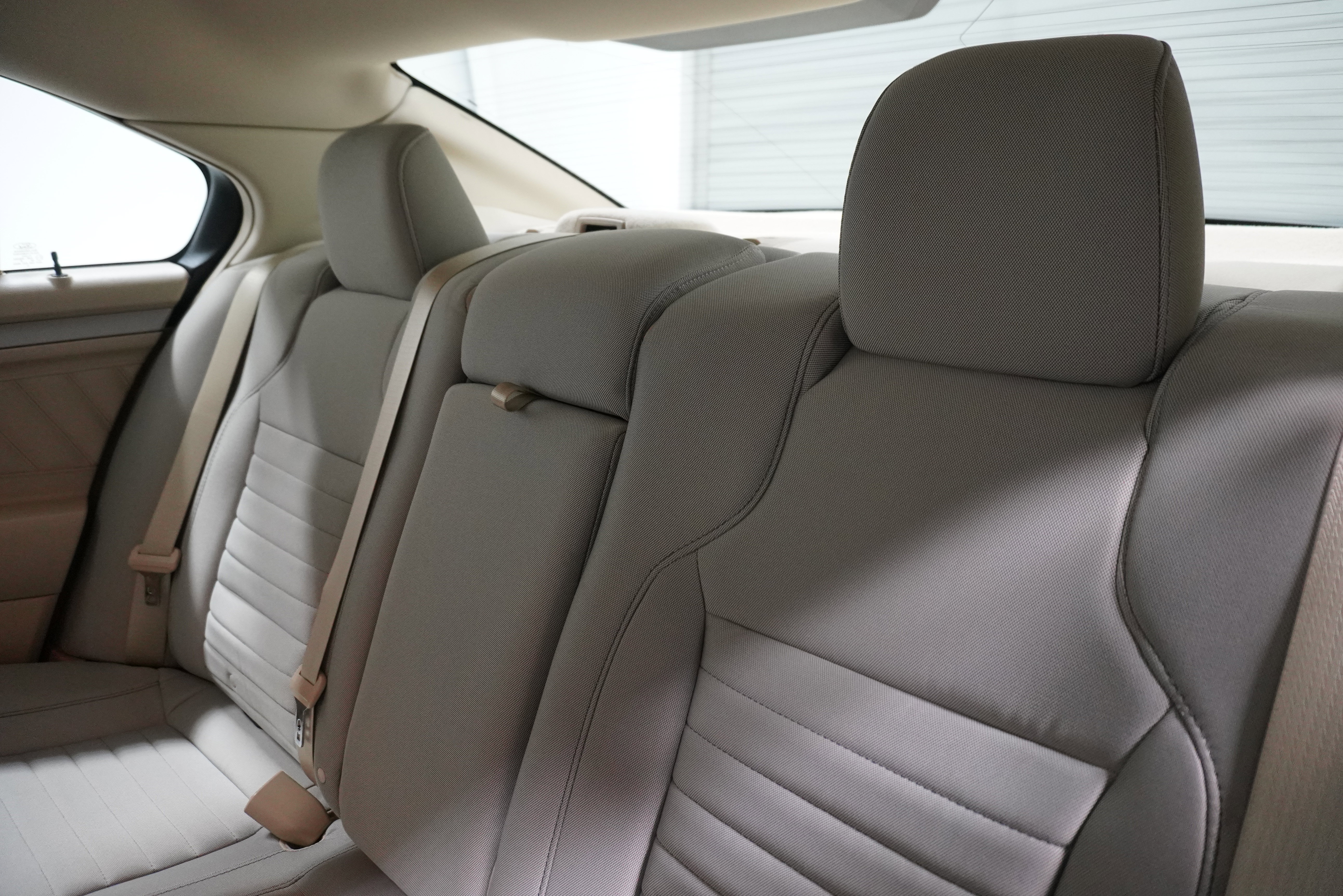 Used 2018 Ford Taurus SE image 11