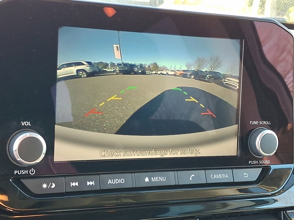 Used 2025 Nissan Pathfinder SV image 30