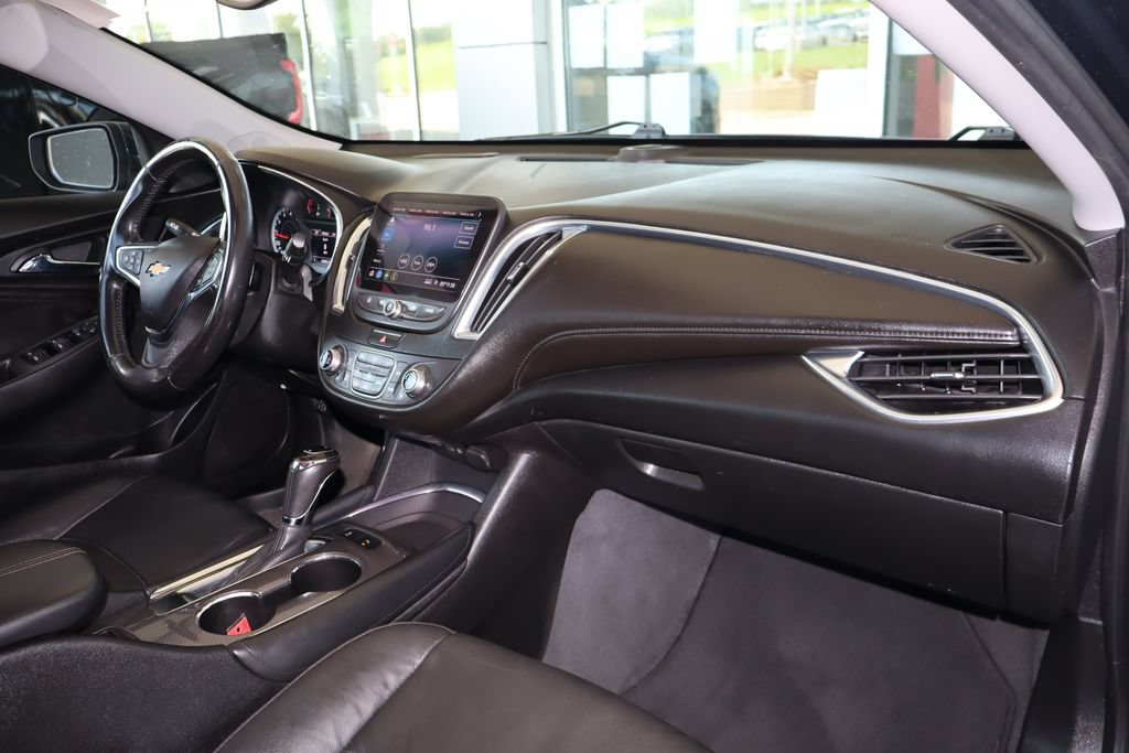 Used 2019 Chevrolet Malibu LT w/ Leather Package FWD image 42