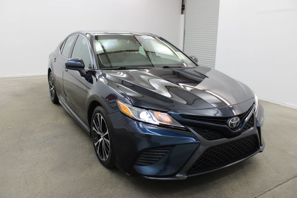 Used 2020 Toyota Camry SE FWD image 6