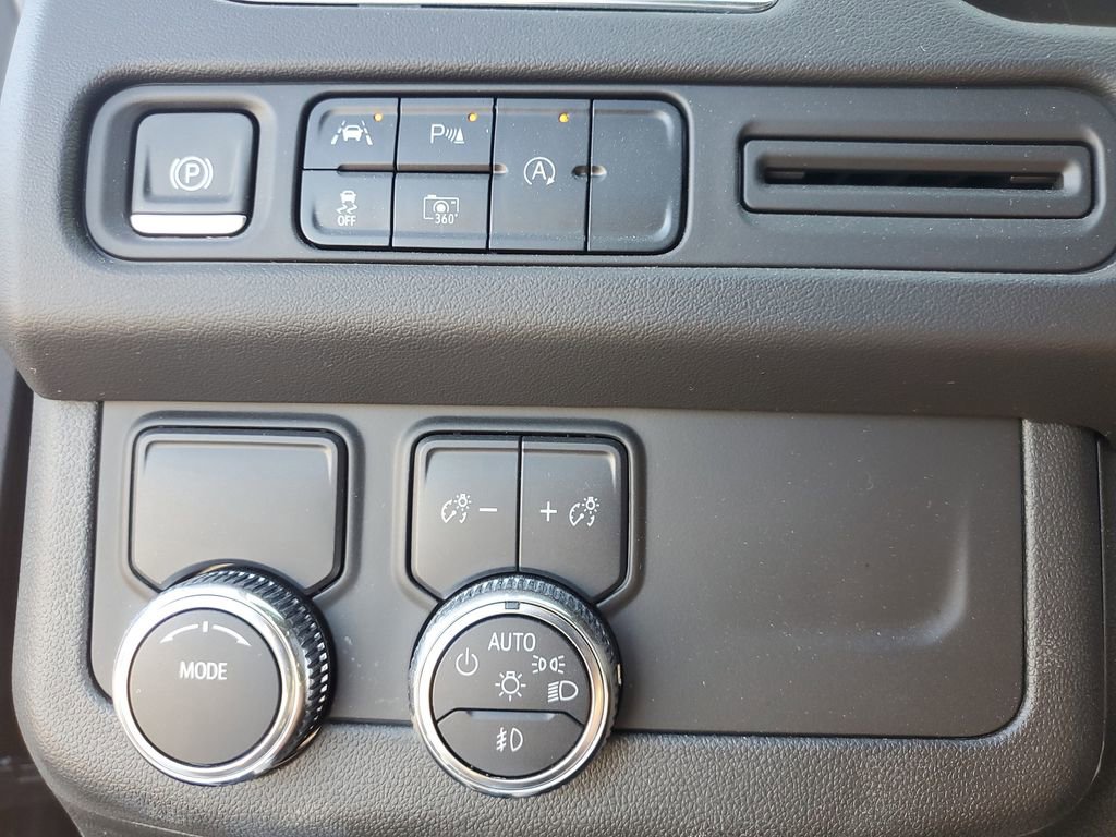 Used 2024 GMC Yukon XL SLT w/ SLT Luxury Package image 23