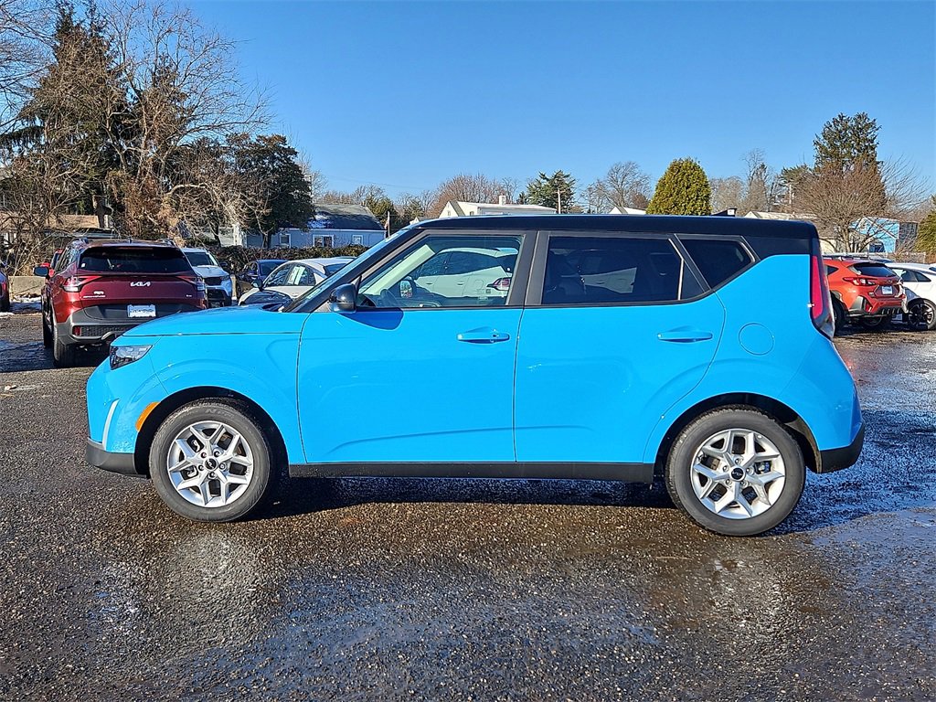 Certified 2025 Kia Soul S image 6