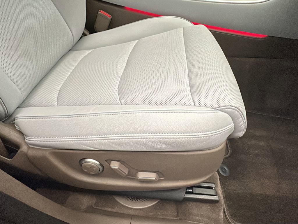Certified 2026 Genesis GV70 2.5T Advanced image 17