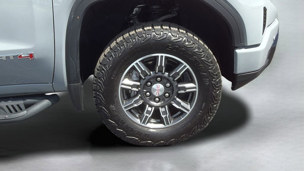 Used 2024 GMC Sierra 1500 AT4 w/ Technology Package AWD/4WD image 28