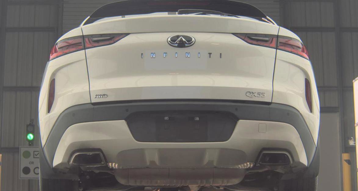 Used 2023 Nissan Pathfinder SL w/ Black Appearance Package image 7