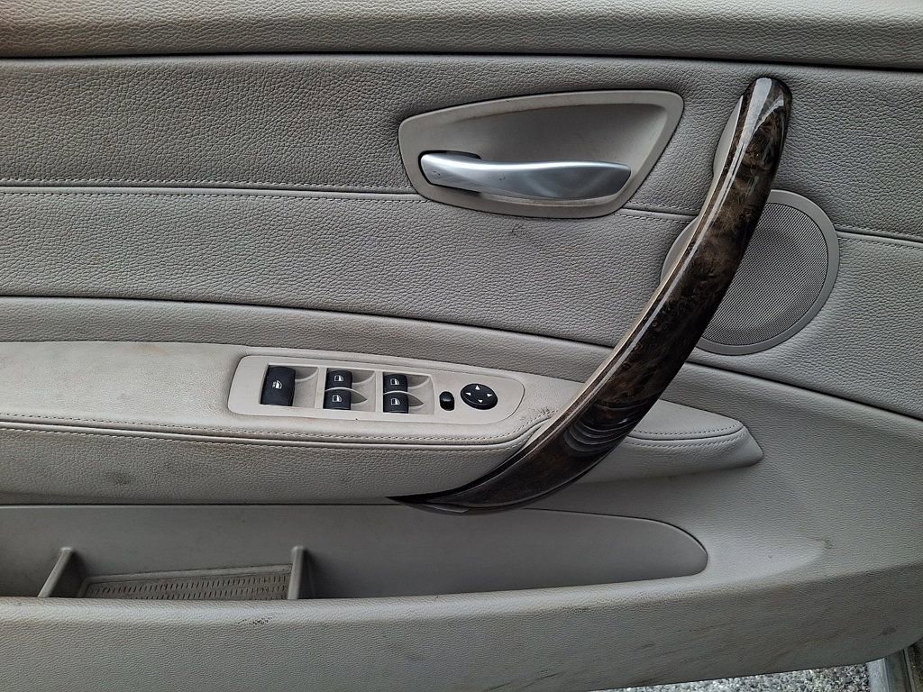 Used 2008 BMW 135i Convertible image 11