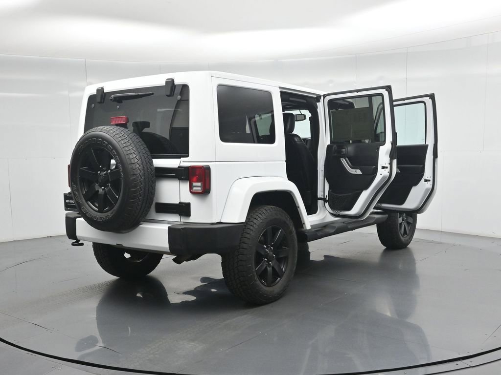 Used 2016 Jeep Wrangler Unlimited Sahara w/ Connectivity Group image 5