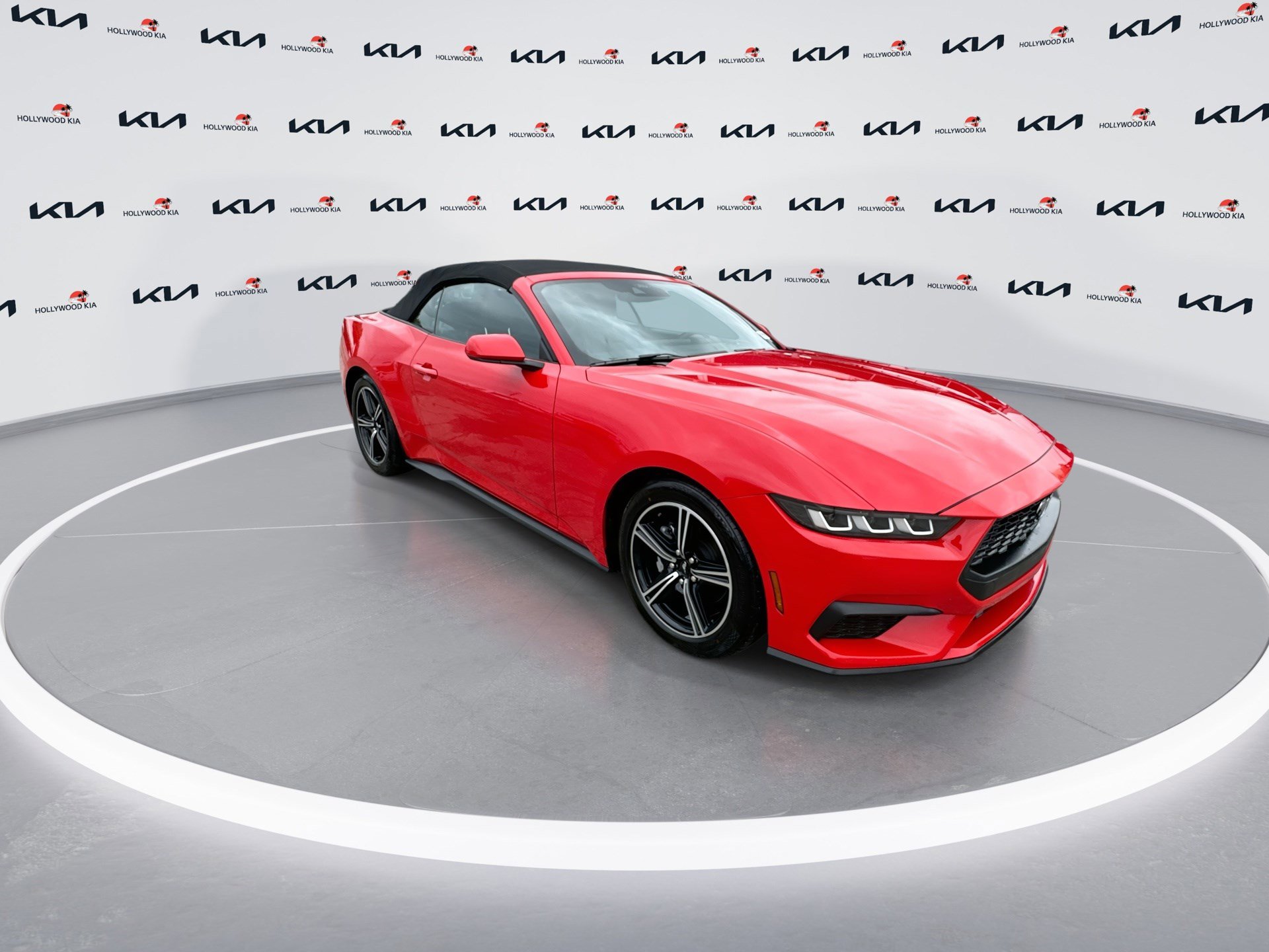 Used 2024 Ford Mustang Convertible image 2