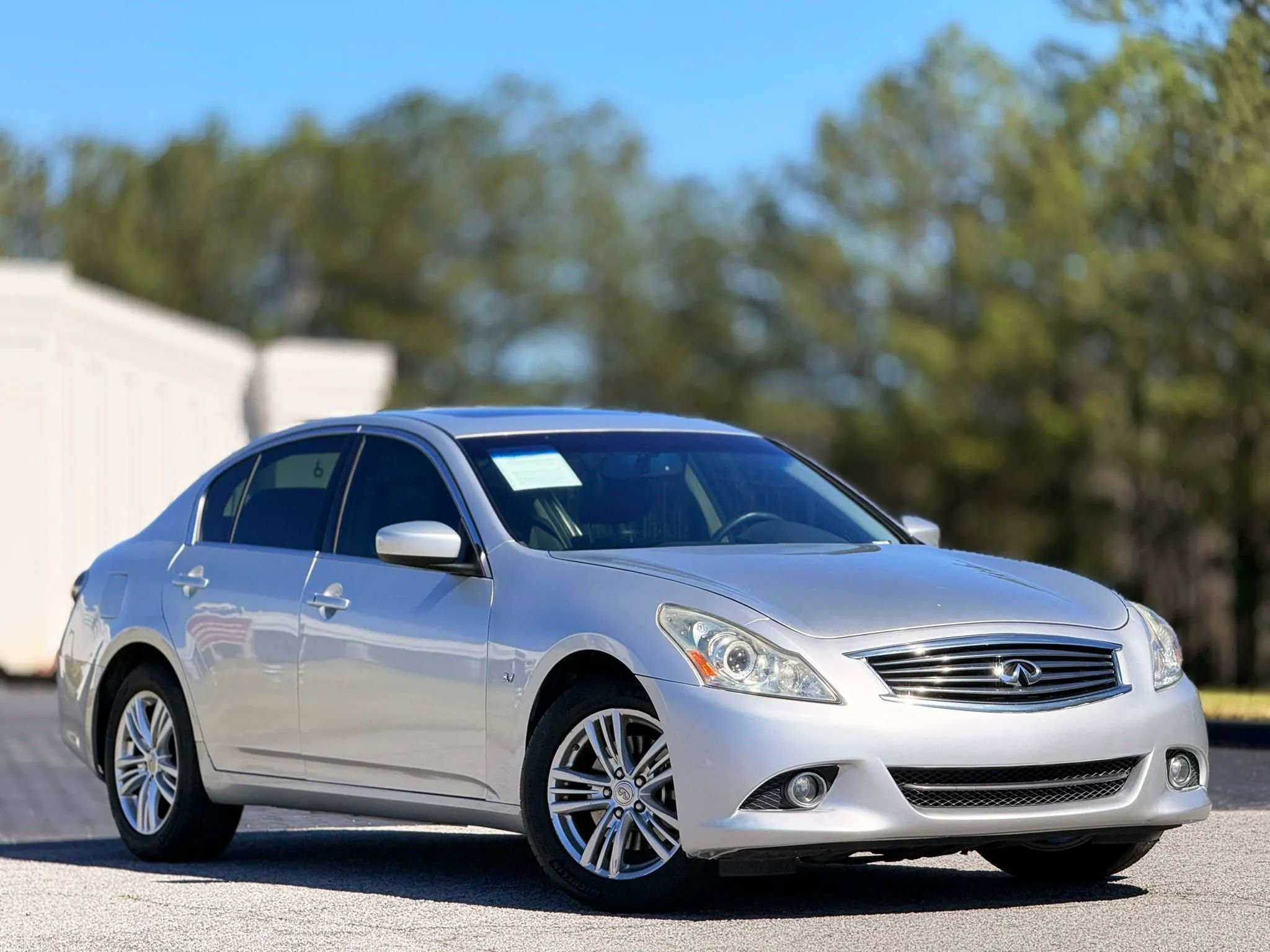 Used 2015 INFINITI Q40 AWD w/ Navigation Package image 4