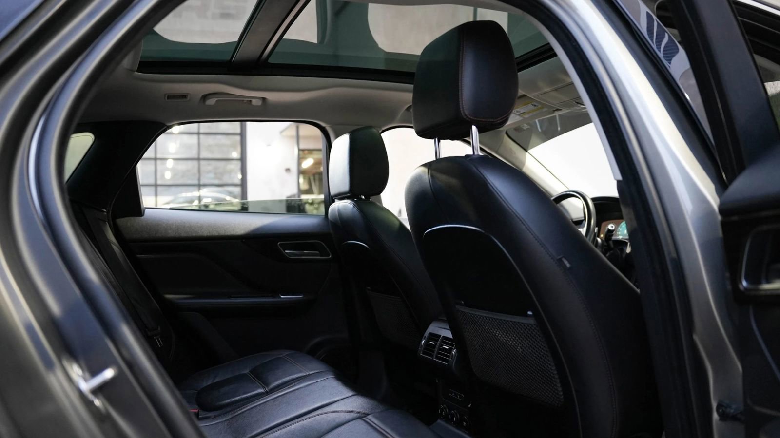 Used 2018 Jaguar F-PACE Prestige image 29