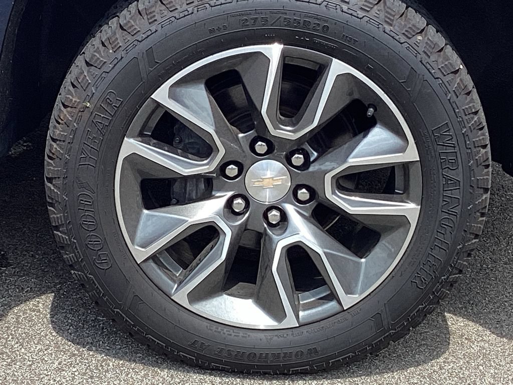 Used 2022 Chevrolet Silverado 1500 LT AWD/4WD image 19