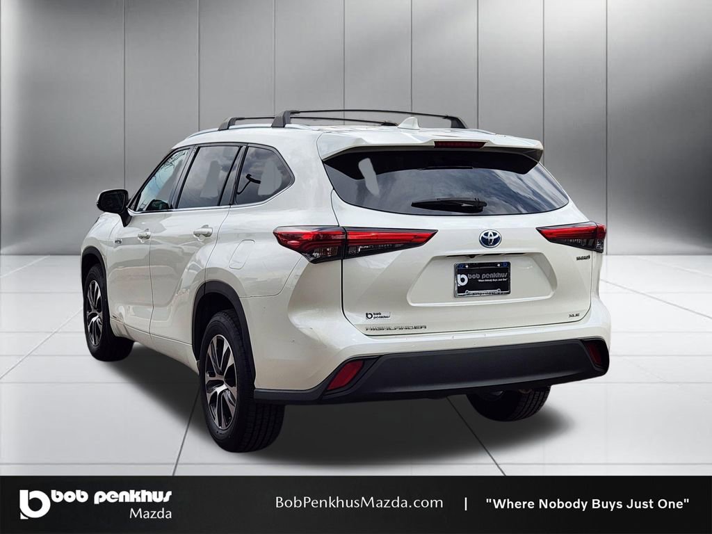 Used 2020 Toyota Highlander XLE AWD/4WD image 27