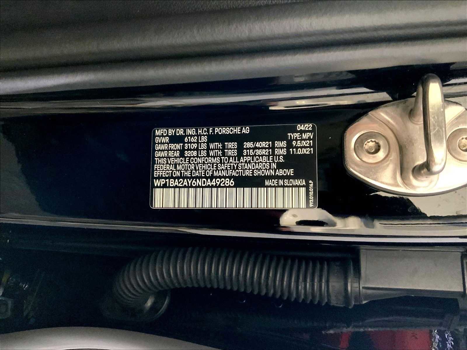 Certified 2022 Porsche Cayenne Platinum Edition image 36