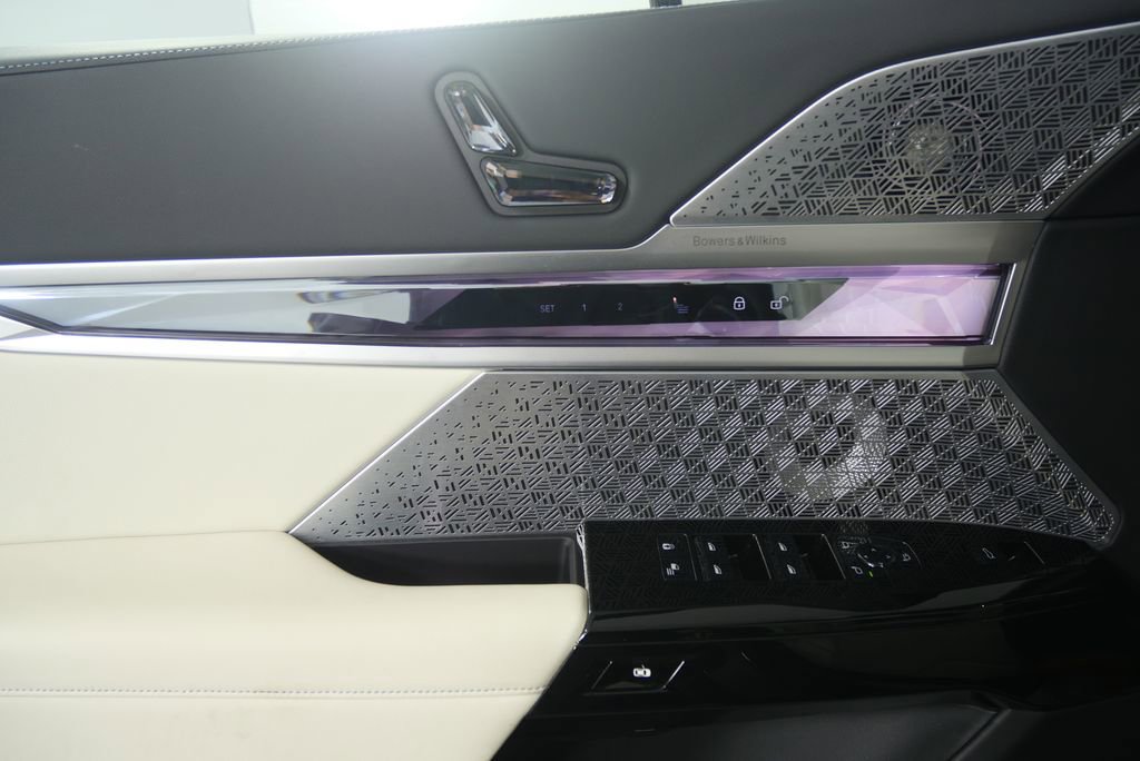 Certified 2023 BMW 760i xDrive w/ Executive Package image 8