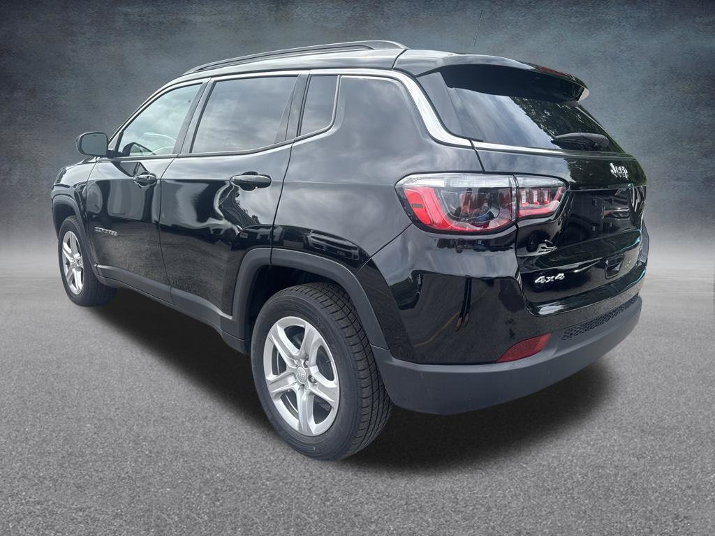 Used 2023 Jeep Compass Latitude w/ Convenience Group AWD/4WD image 6