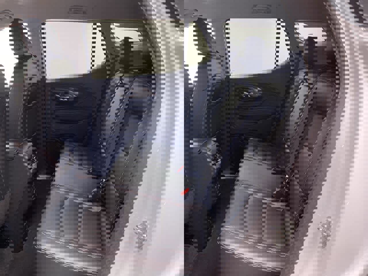 Used 2024 GMC Terrain SLT image 16