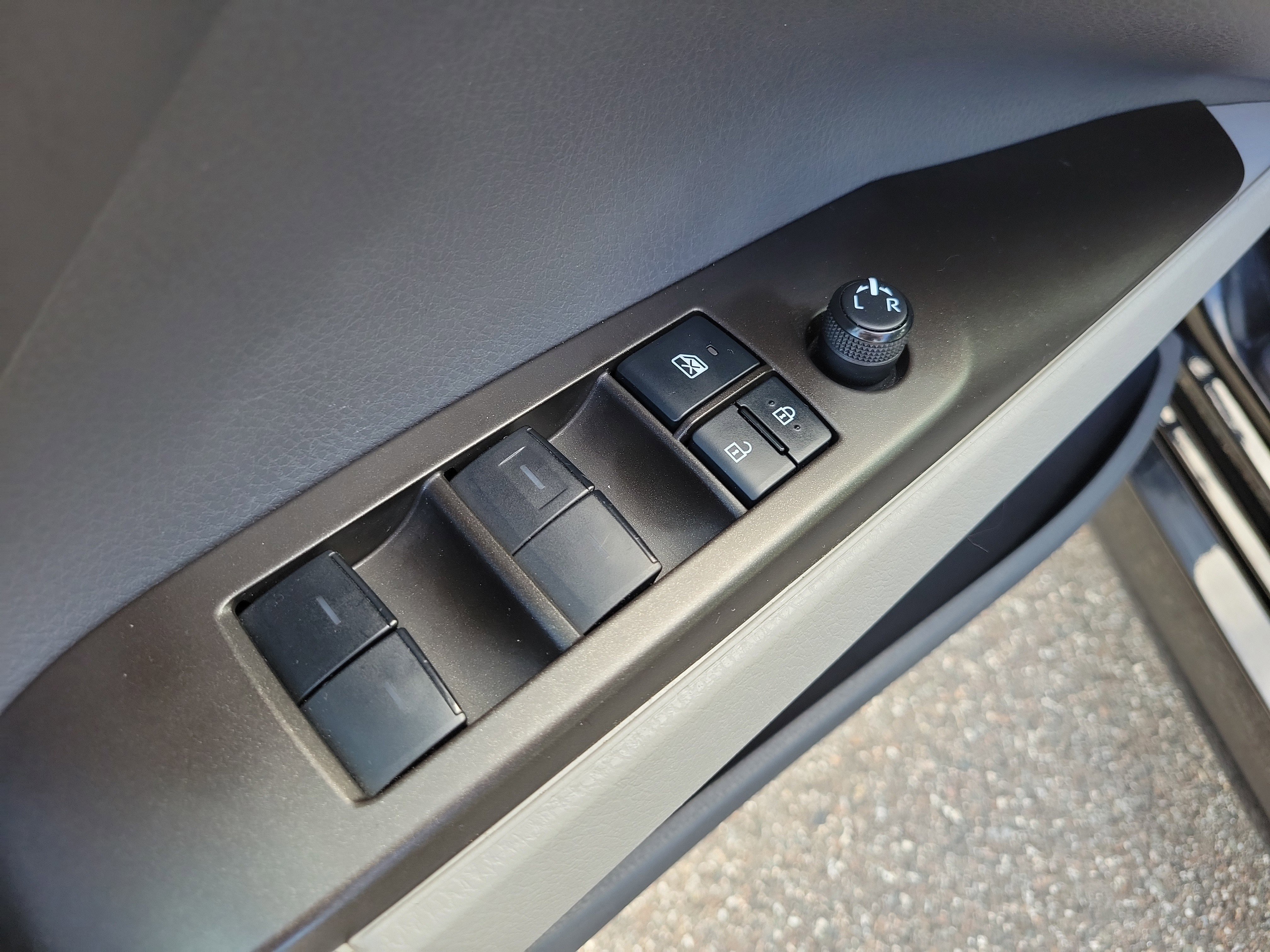 Used 2022 Toyota Camry LE image 19