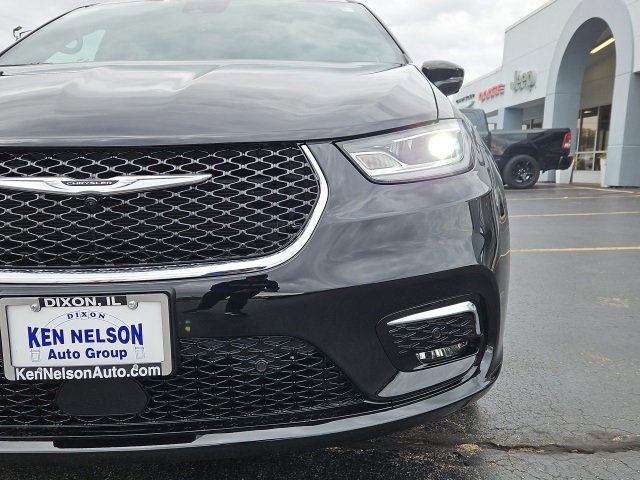 New 2026 Chrysler Pacifica Select image 3