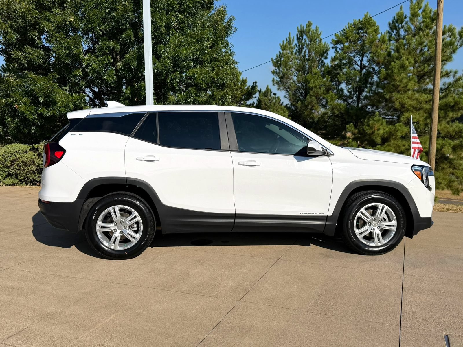 Used 2024 GMC Terrain SLE FWD image 7