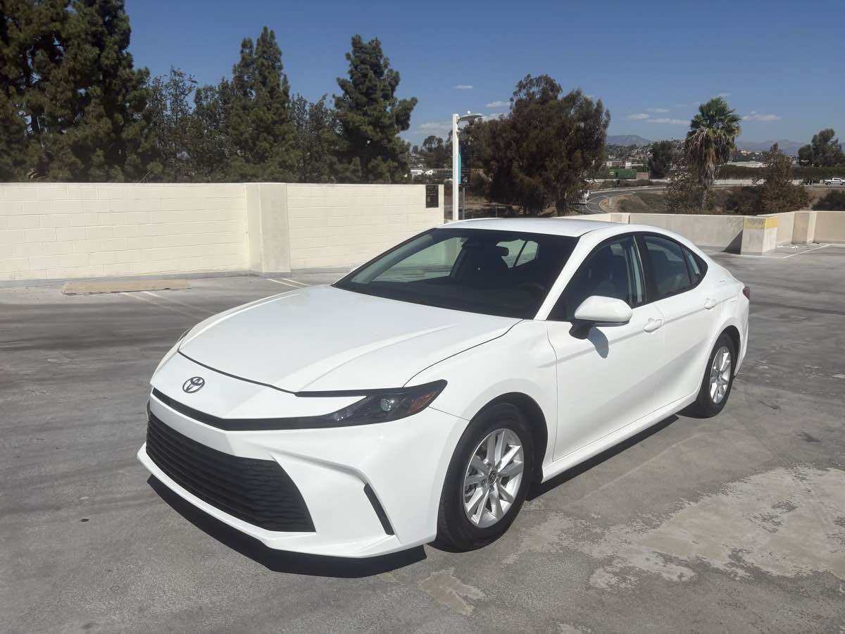 Used 2025 Toyota Camry LE FWD image 5
