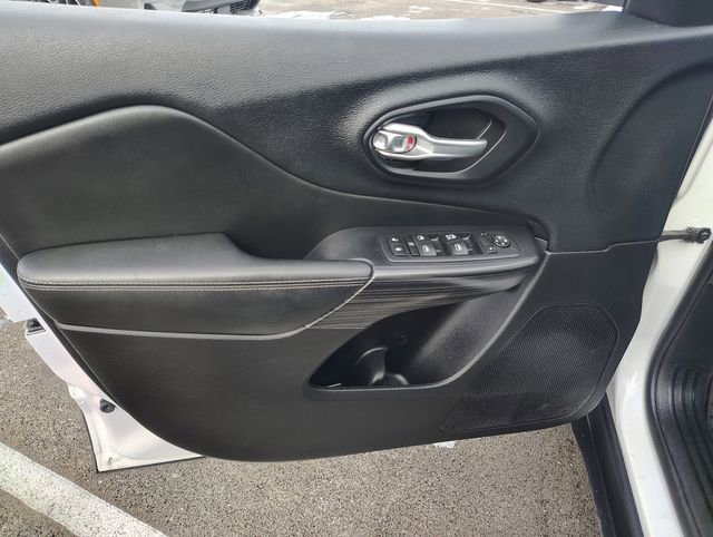 Used 2015 Jeep Cherokee Limited image 11