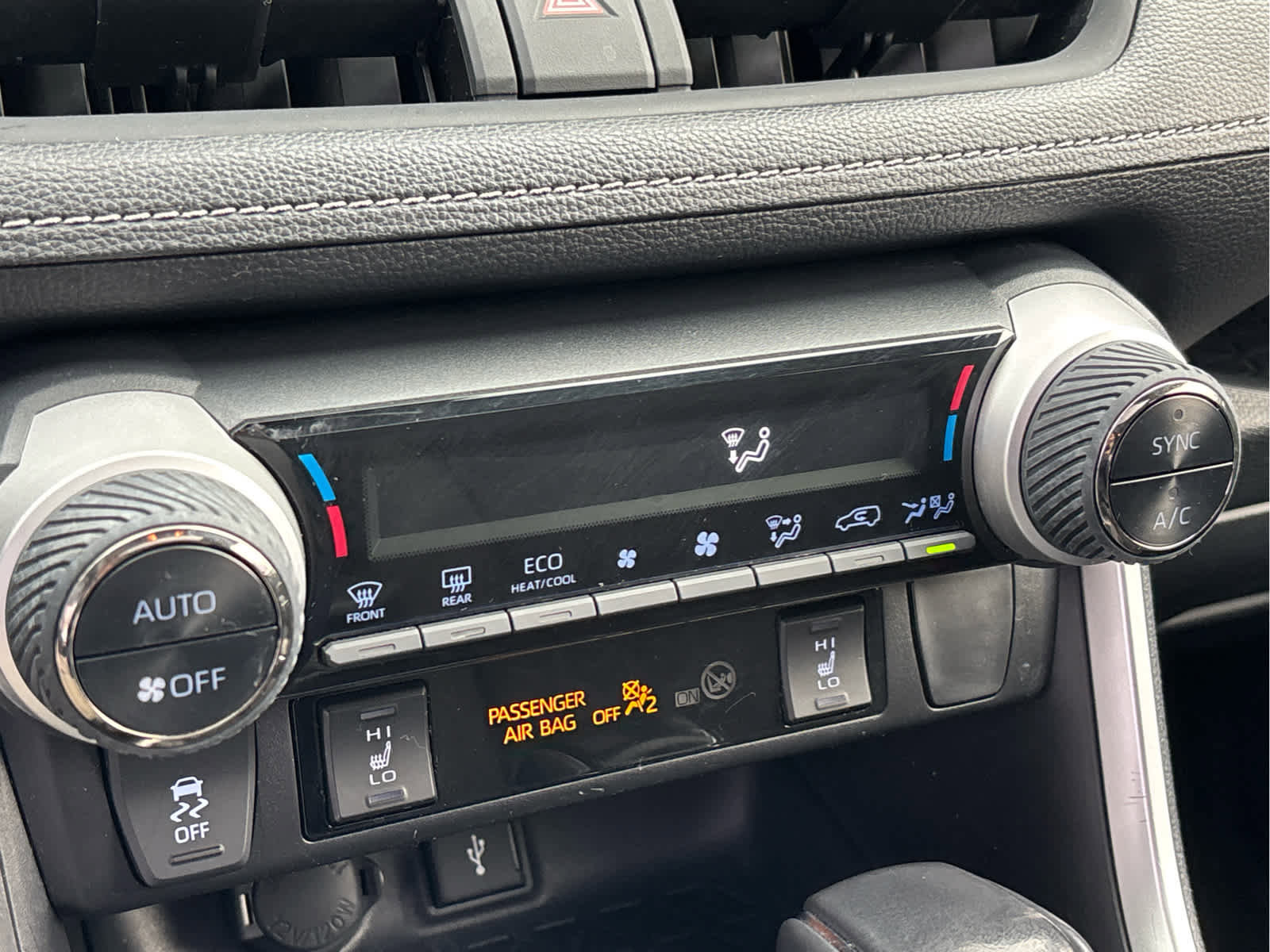 Used 2021 Toyota RAV4 XLE w/ Convenience Package image 16