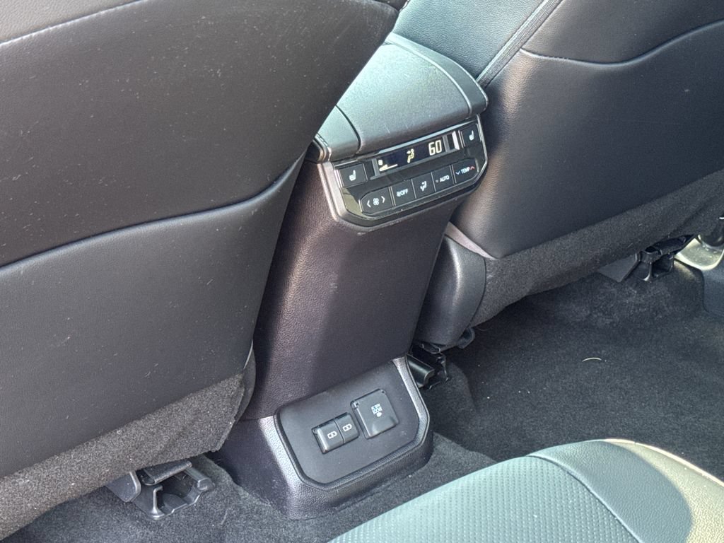 Used 2023 Toyota Highlander Platinum AWD/4WD image 38