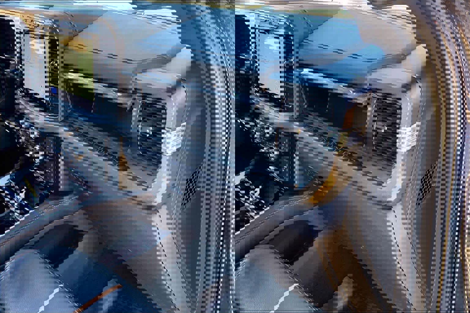 Used 2023 Ford F350 Platinum image 19