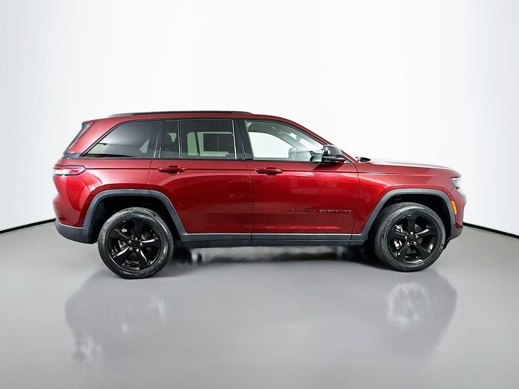 Used 2022 Jeep Grand Cherokee Altitude RWD image 7