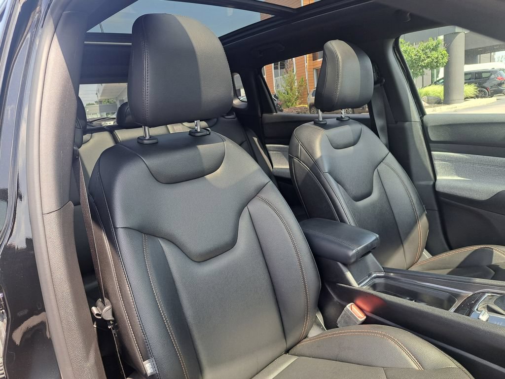 Used 2024 Jeep Compass Latitude w/ Sun and Sound Group AWD/4WD image 39