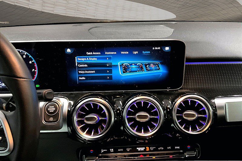 Used 2021 Mercedes-Benz GLB 250 w/ Premium Package image 19