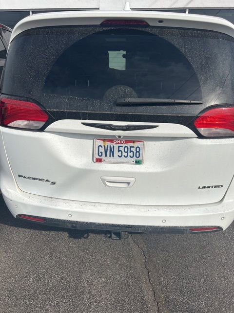 Used 2018 Chrysler Pacifica Limited image 16