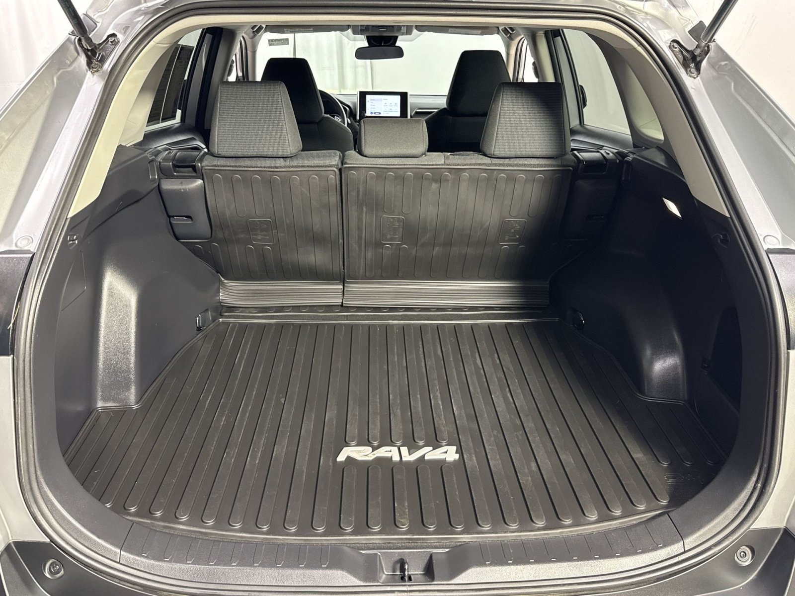 Used 2025 Toyota RAV4 LE AWD/4WD image 37