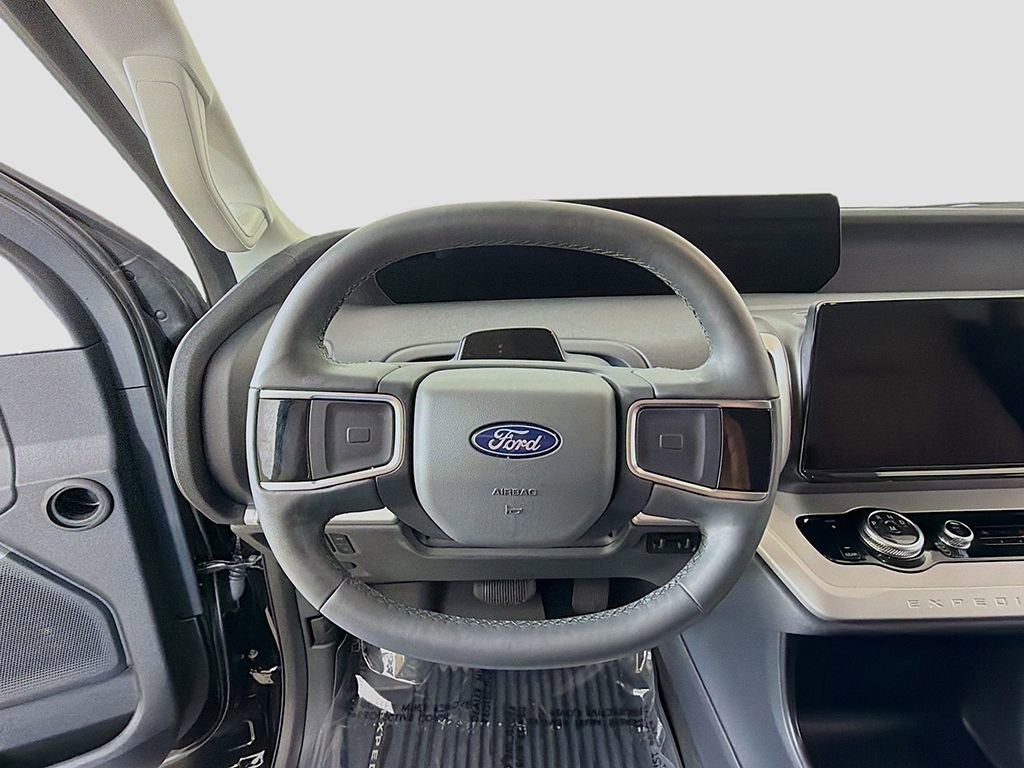 Used 2025 Ford Expedition Active image 32