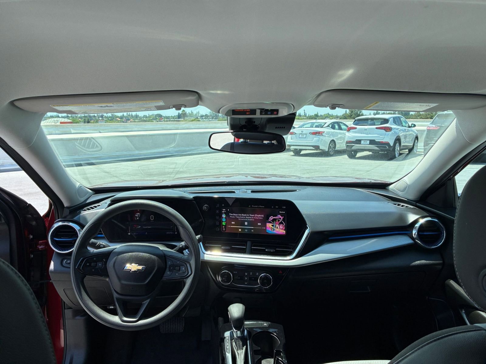 Used 2025 Chevrolet Trax LT FWD image 32