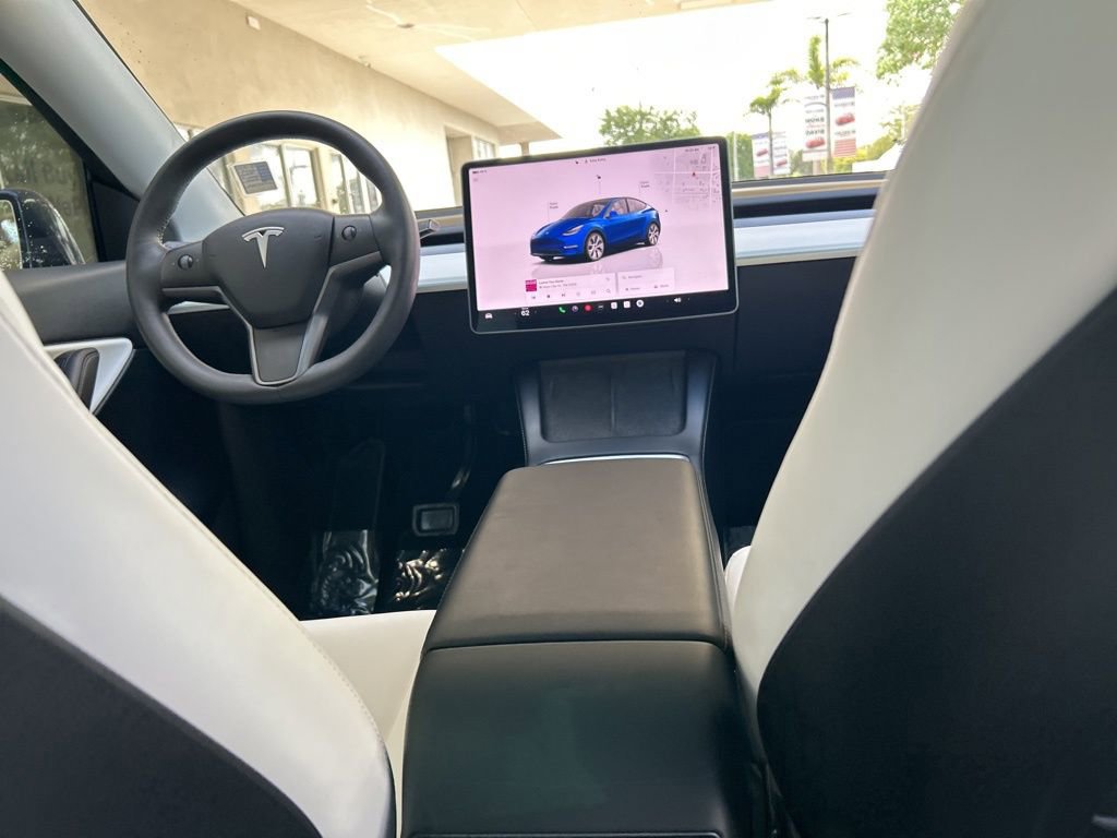Used 2022 Tesla Model Y Long Range image 29