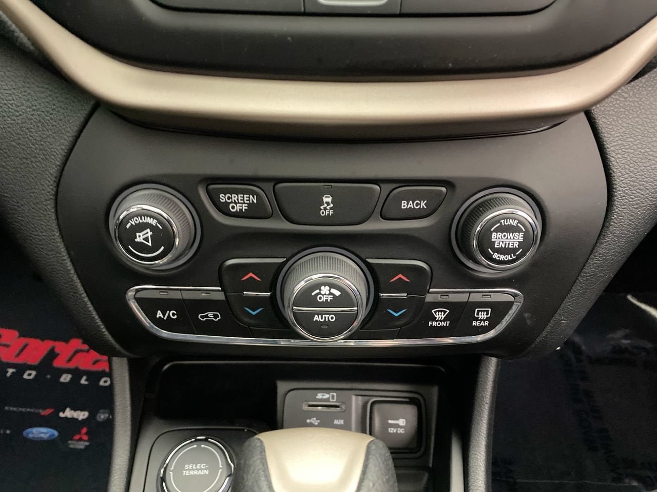 Used 2016 Jeep Cherokee 75th Anniversary AWD/4WD image 22