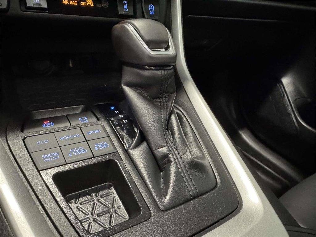 Used 2022 Toyota RAV4 XLE Premium image 27