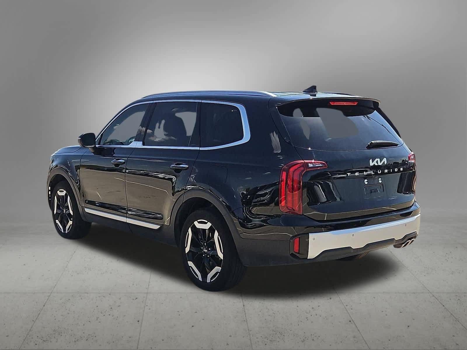 Used 2024 Kia Telluride S FWD image 4