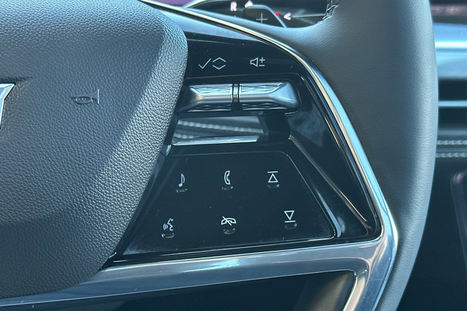 Used 2025 Cadillac Escalade Premium Luxury image 37