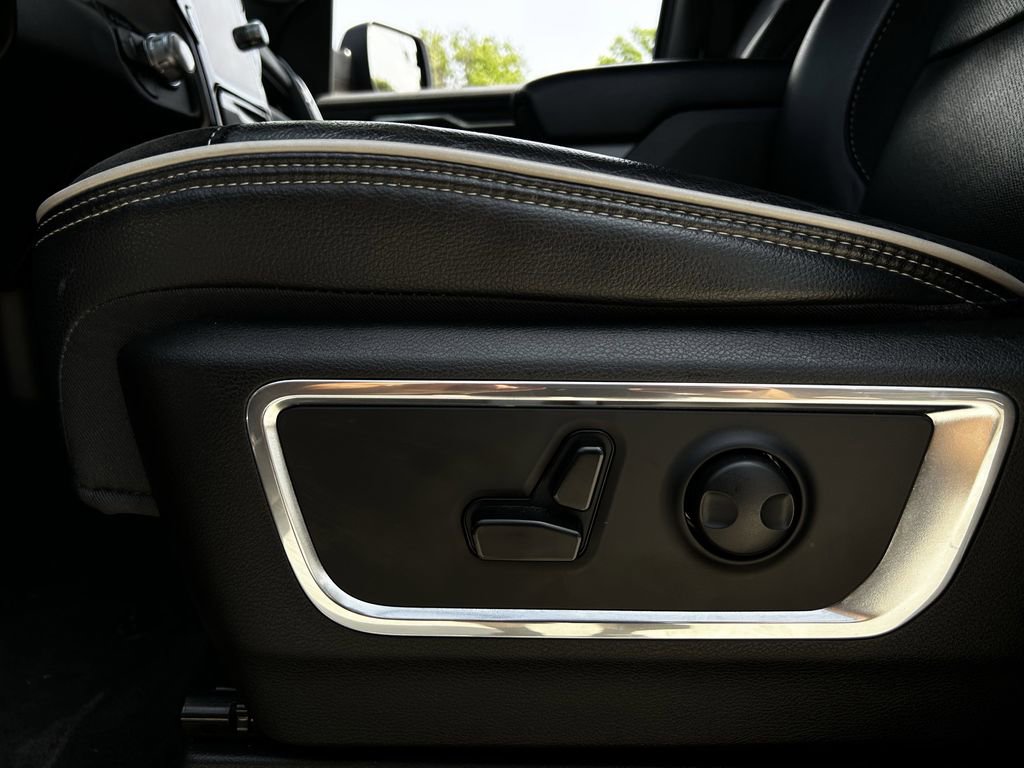 Used 2025 RAM 1500 Laramie AWD/4WD image 30