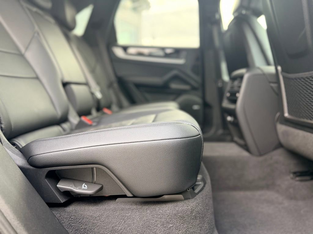 Used 2024 Porsche Cayenne image 18